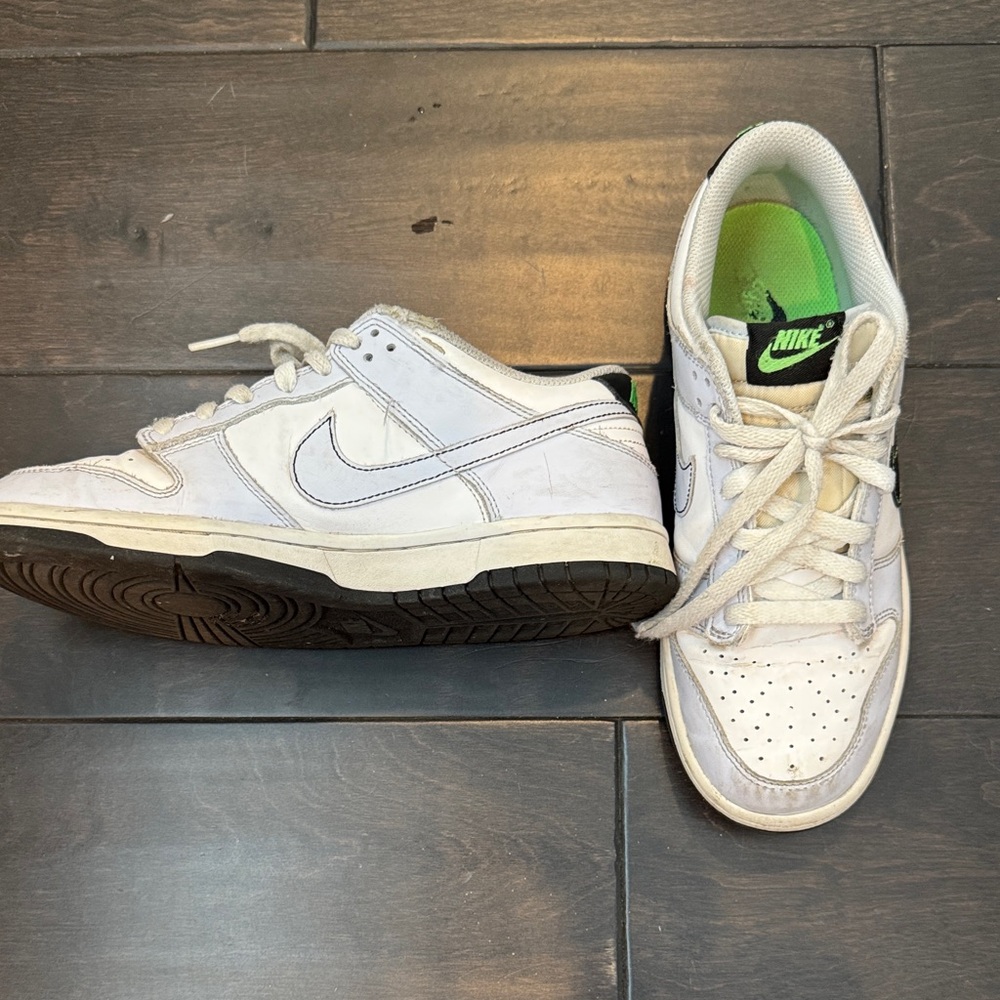 Nike Men's White and Black Sneakers